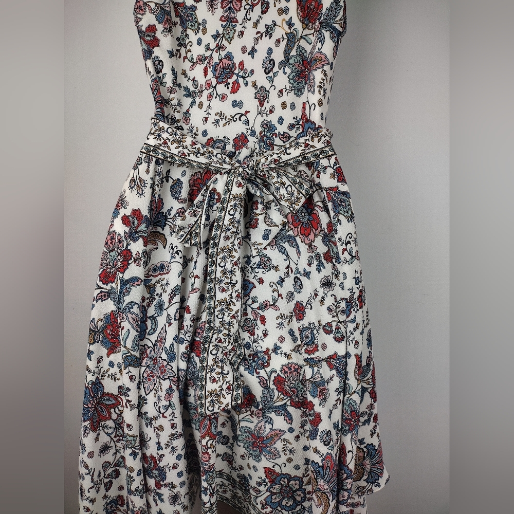 Beautiful handkerchief dress - Picture 5 of 15